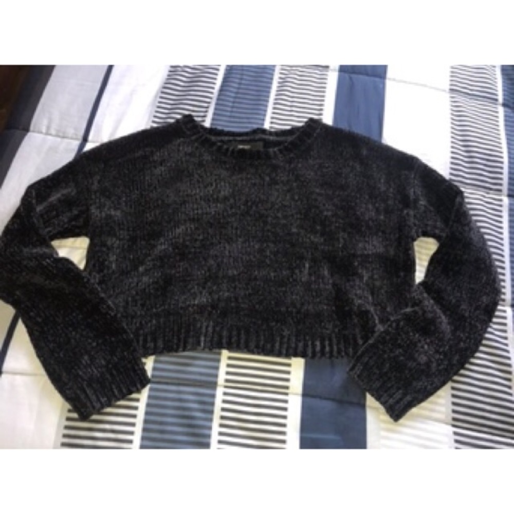 Cropped velvet sweater
